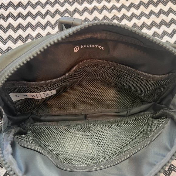 NWT Grey Sage lululemon Everywhere Belt Bag EBB 2L - Picture 9 of 14